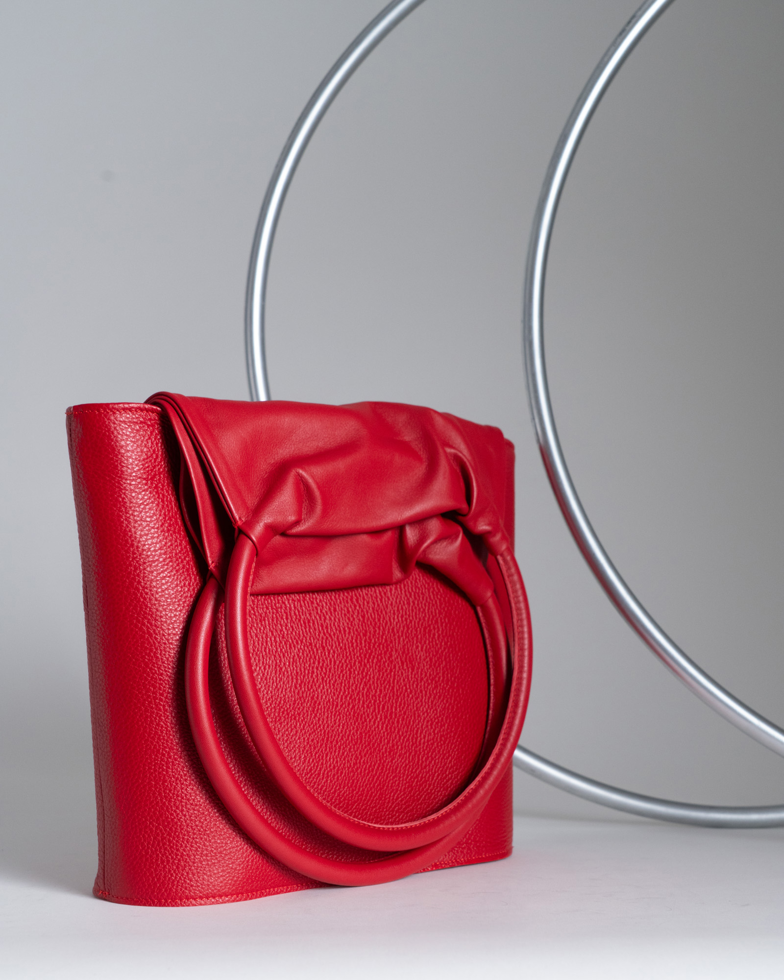 Still life &mdash; borse, gioielli, accessori